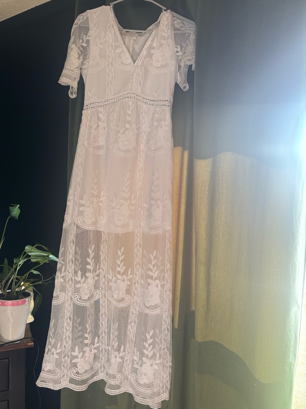 Elegant White Lace Maxi Dress with V-Neck